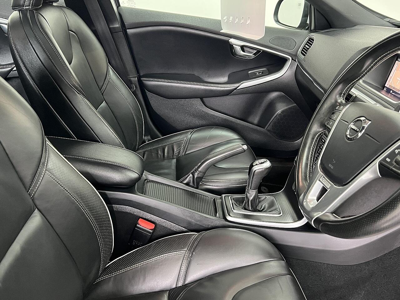 Volvo V40 view 8