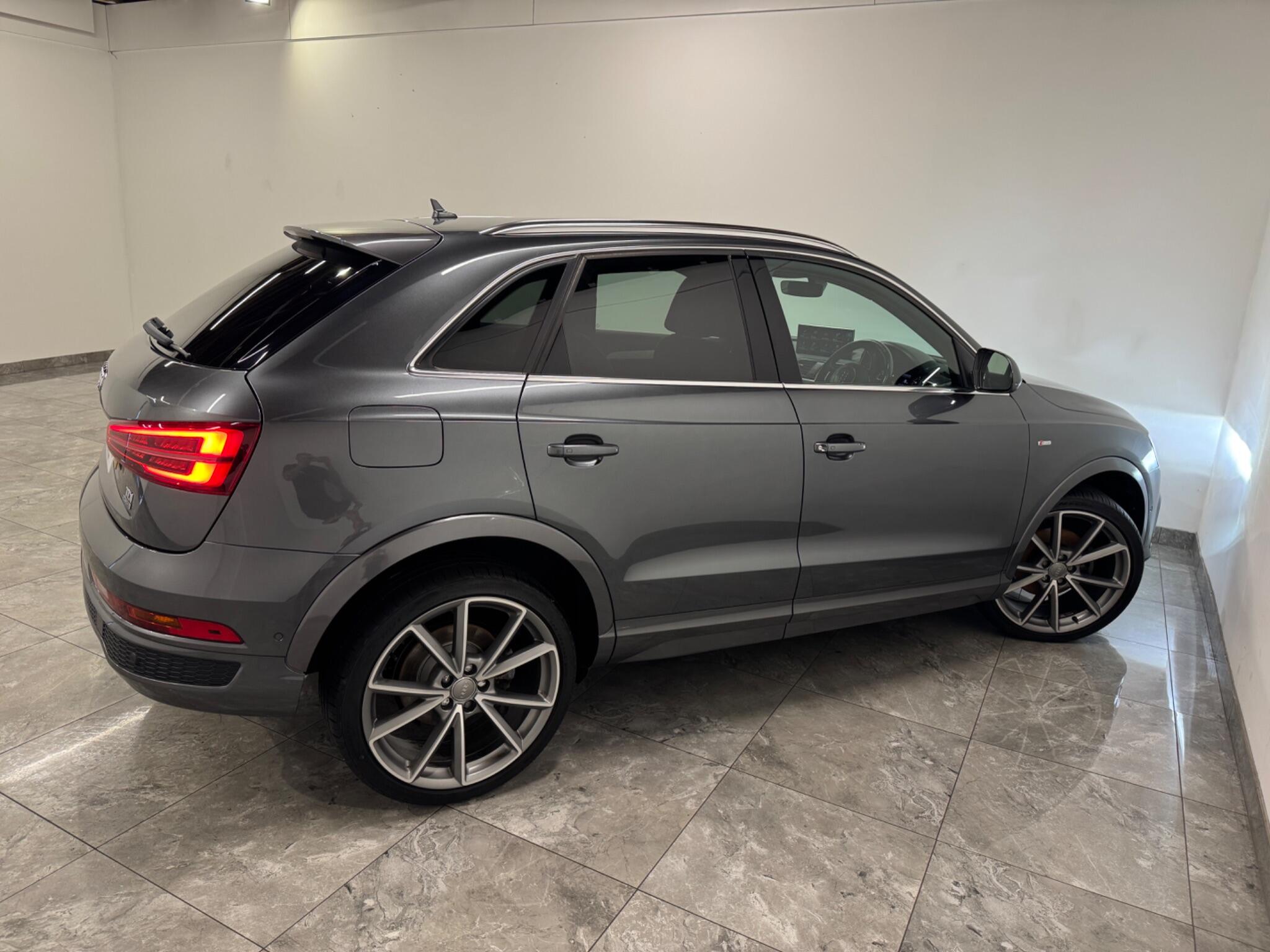 Audi Q3 view 8