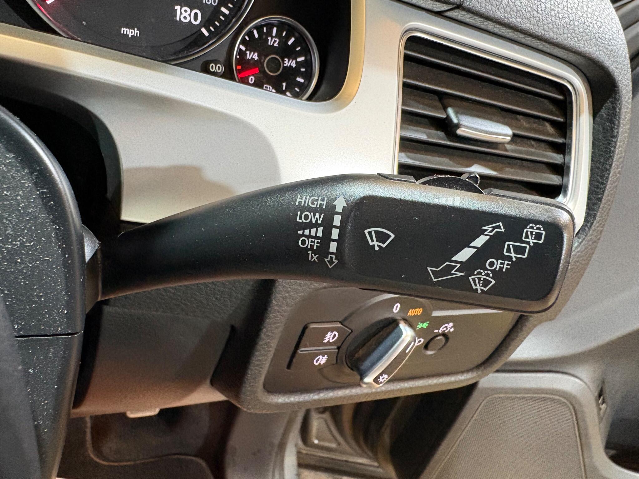 Volkswagen Touareg view 32