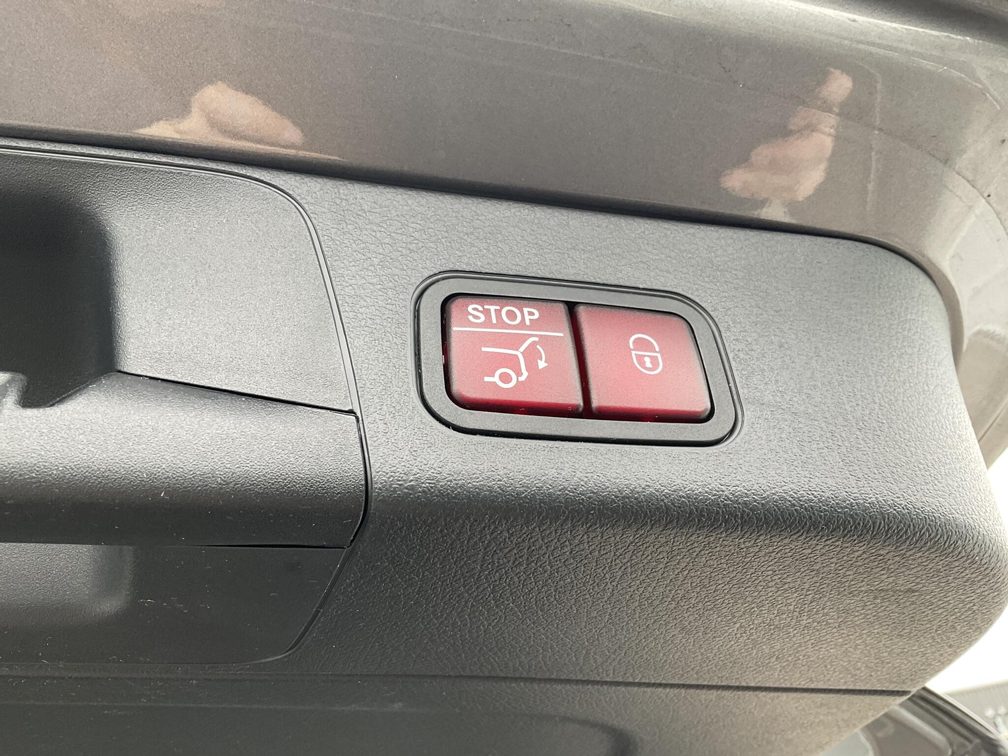 Mercedes-Benz Eqb view 20