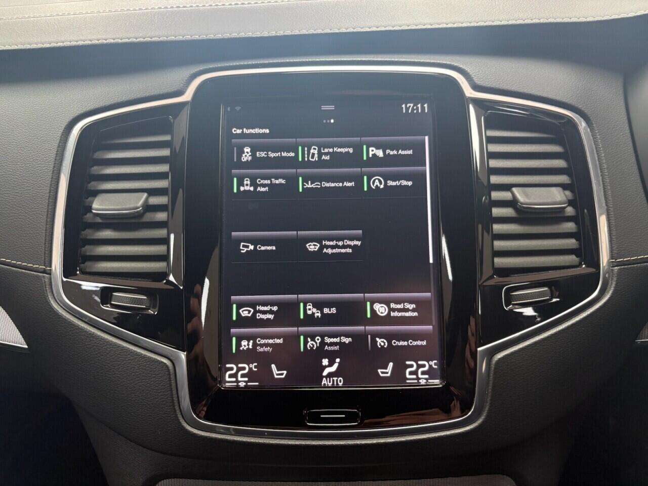 Volvo XC90 view 26
