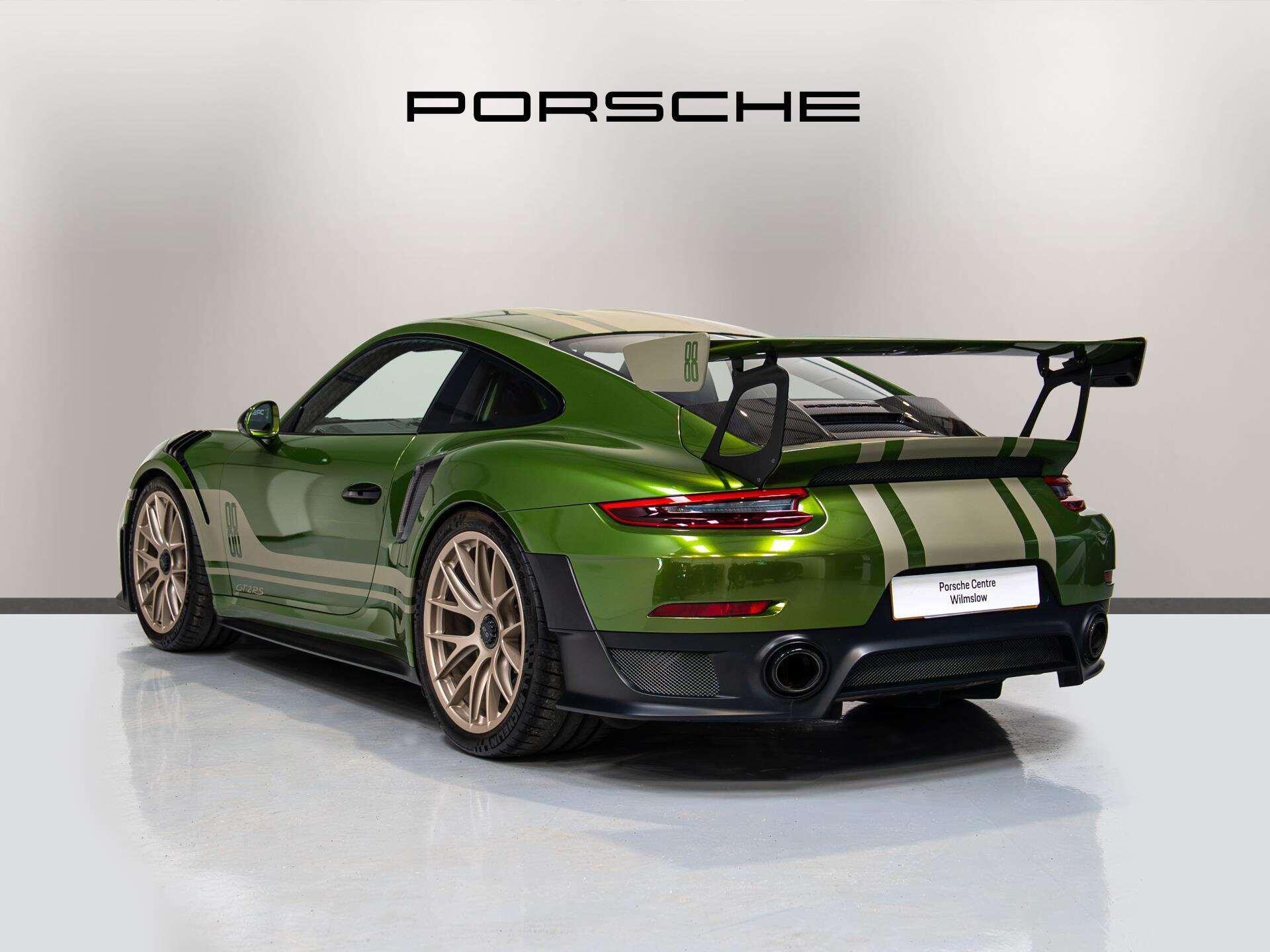 Porsche 911 view 4