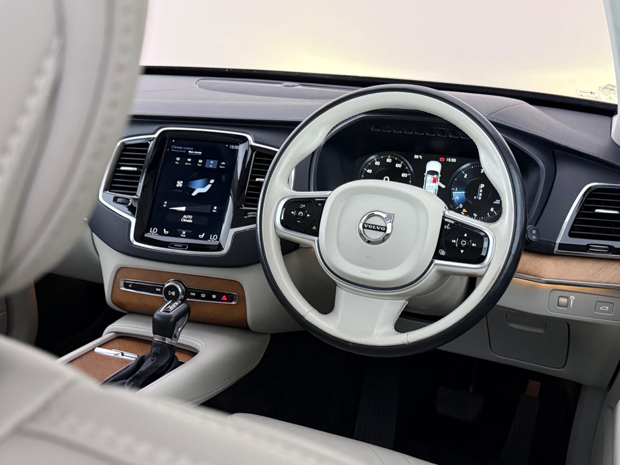 Volvo XC90 view 13