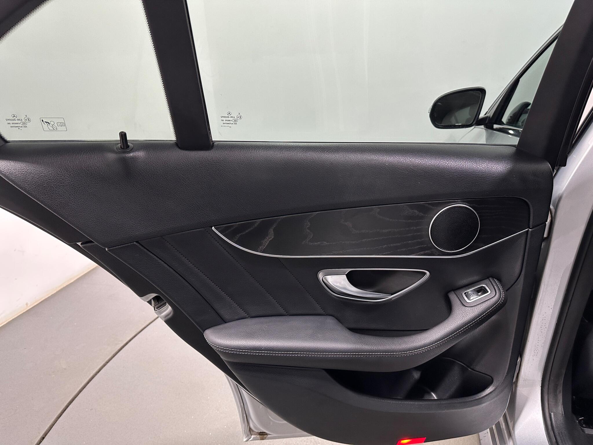 Mercedes-Benz C-Class view 42
