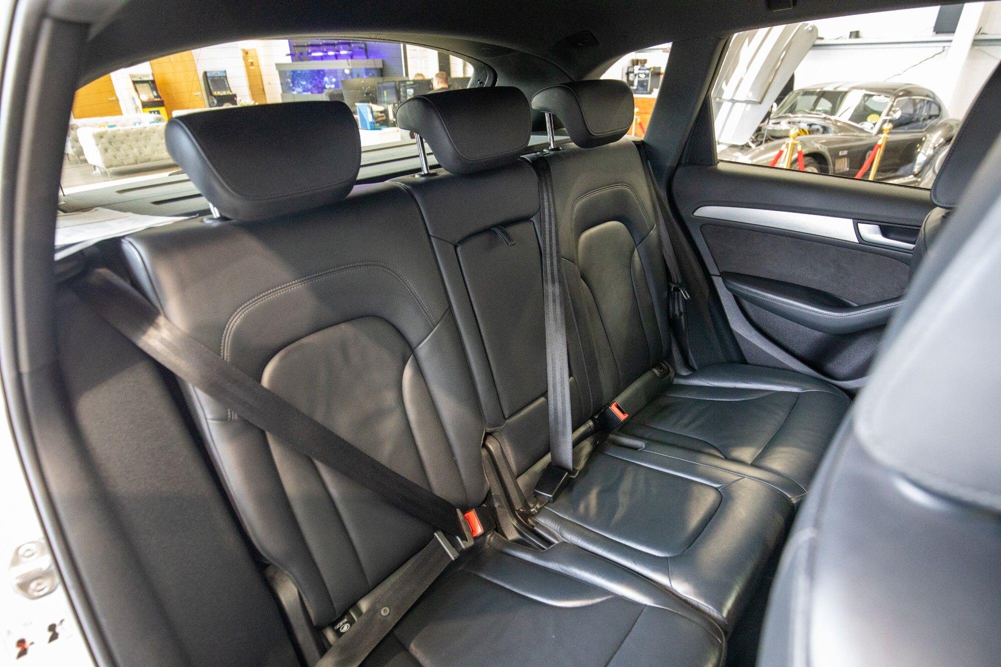 Audi Q5 view 12