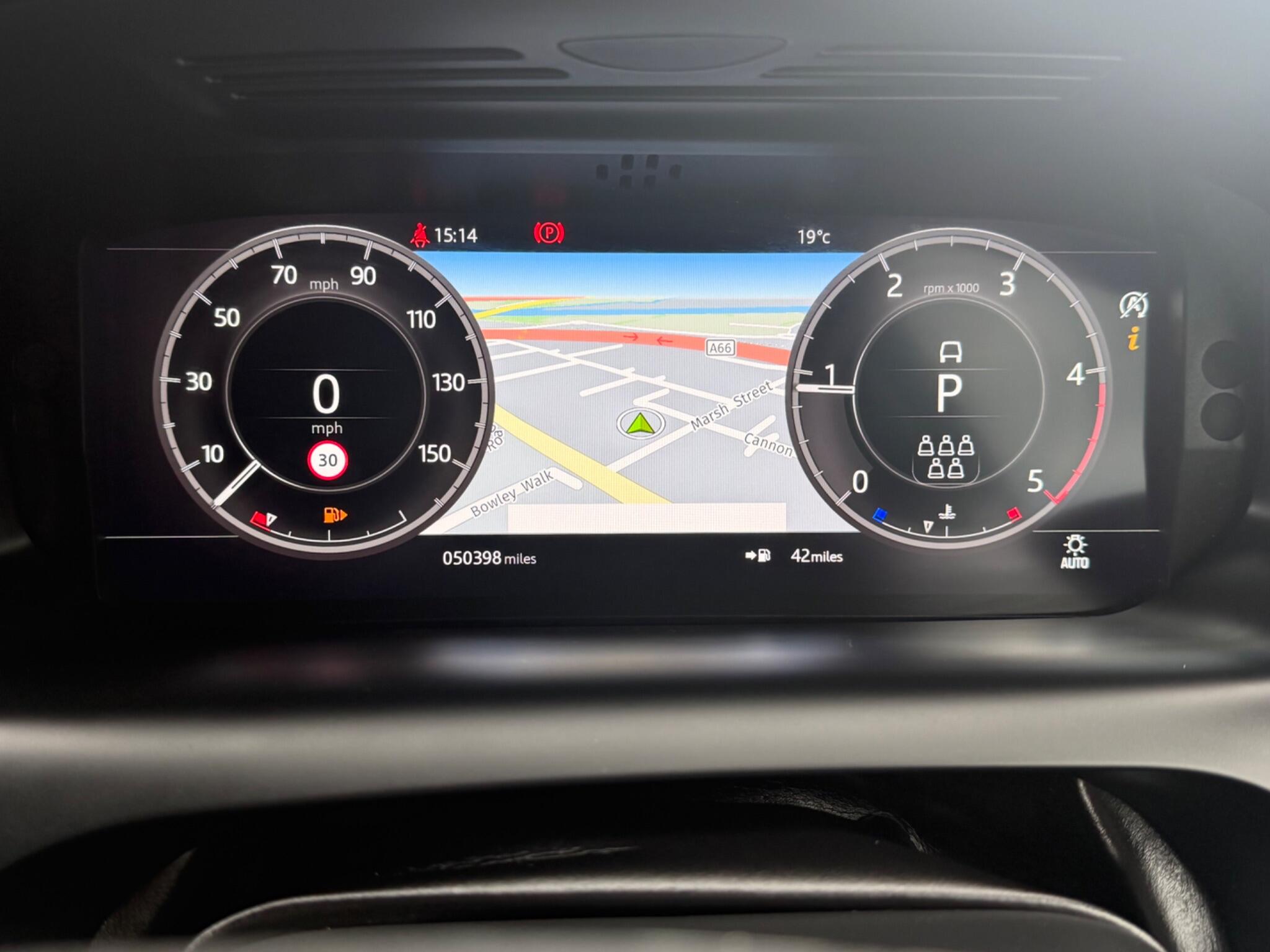 Land Rover Discovery Sport view 28