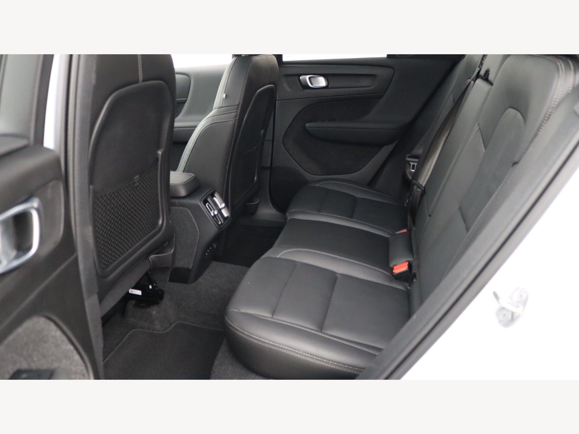 Volvo XC40 view 30