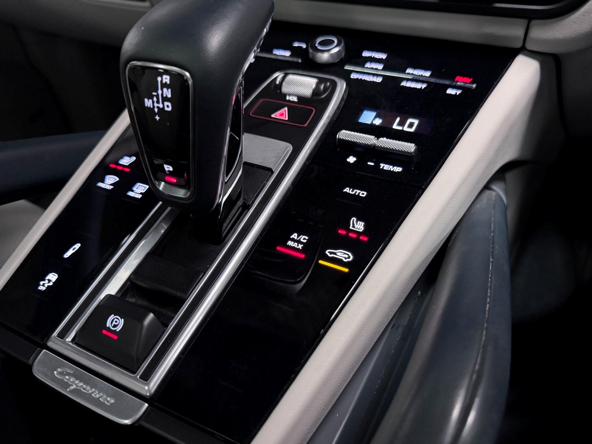 Porsche Cayenne view 32
