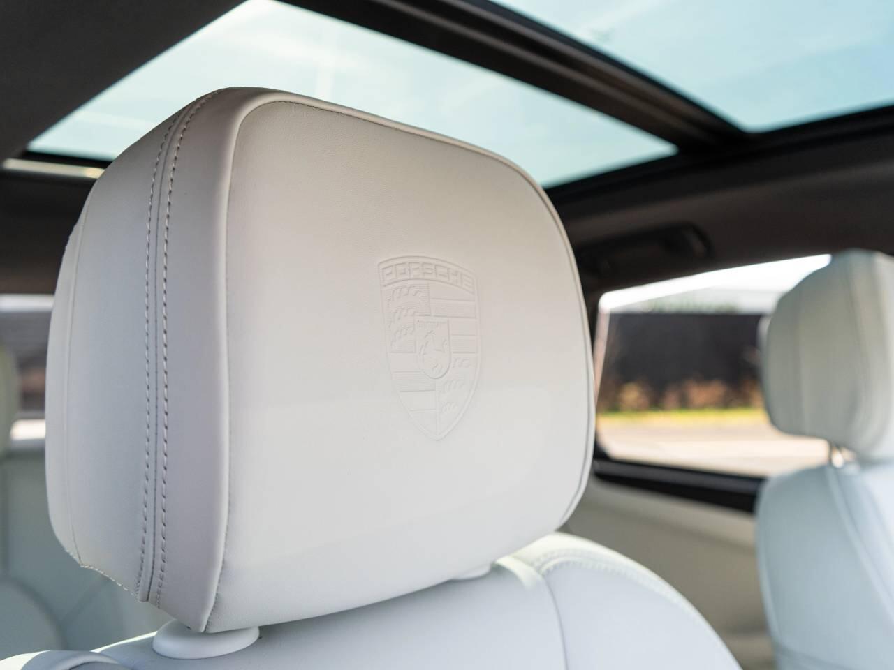 Porsche Macan view 29