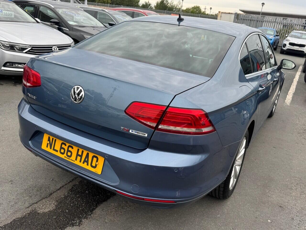 Volkswagen Passat view 41
