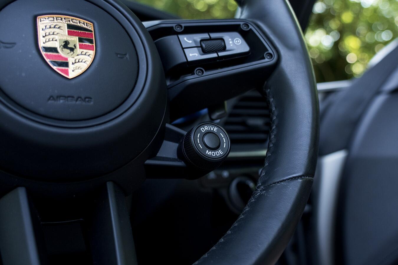 Porsche 911 view 33
