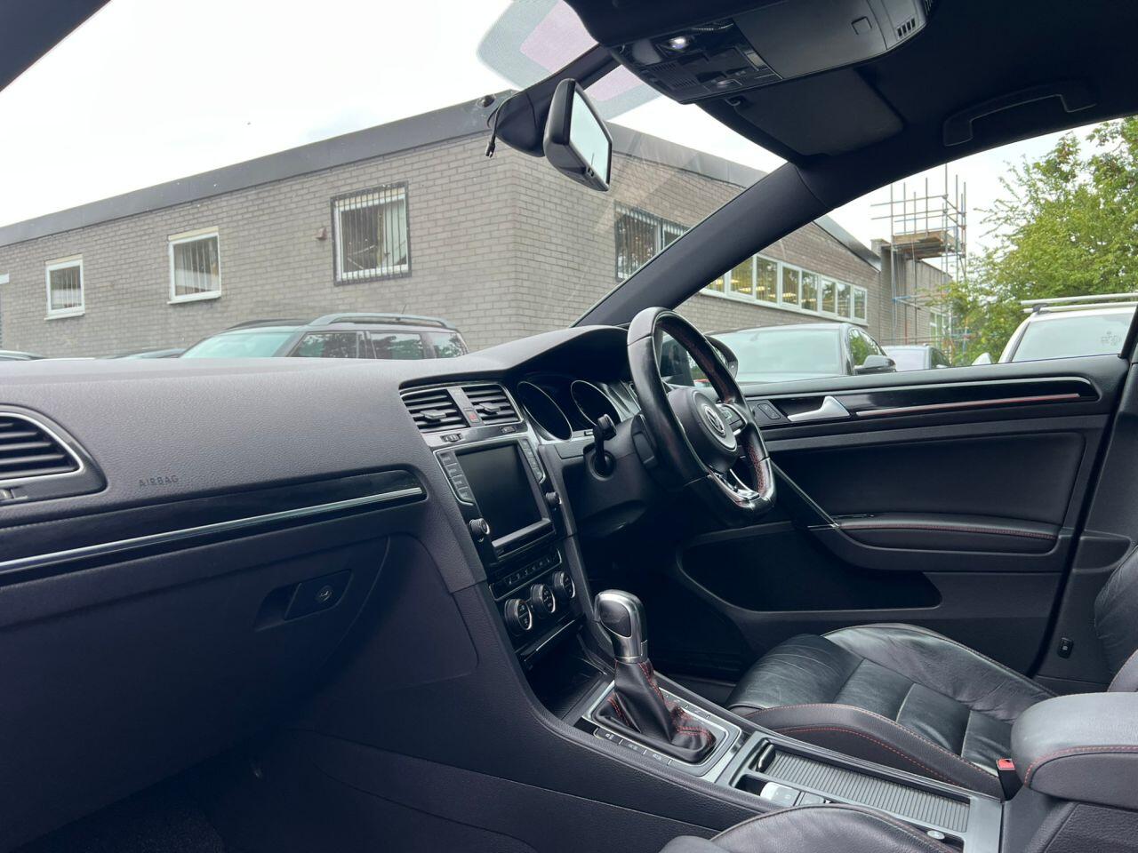 Volkswagen Golf view 17