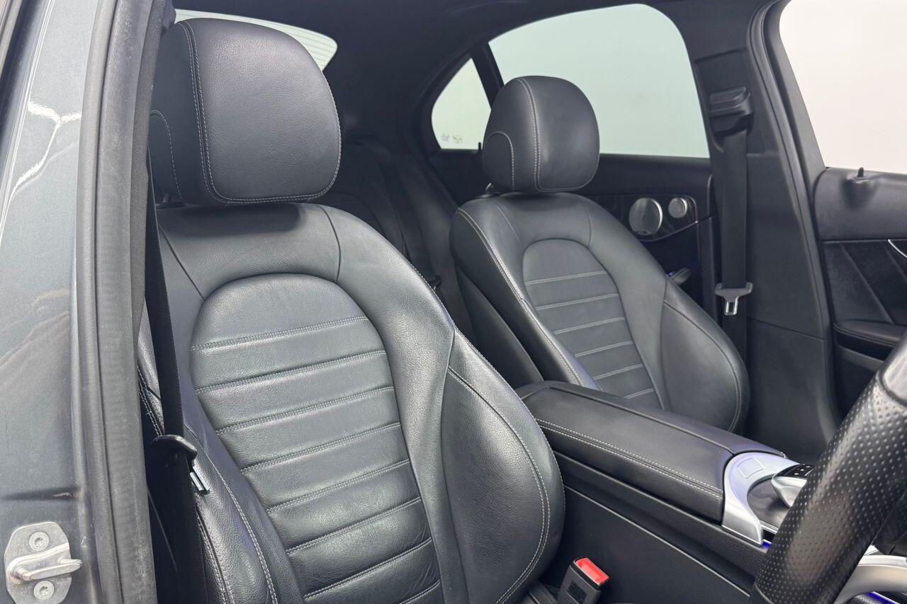 Mercedes-Benz C-Class view 33