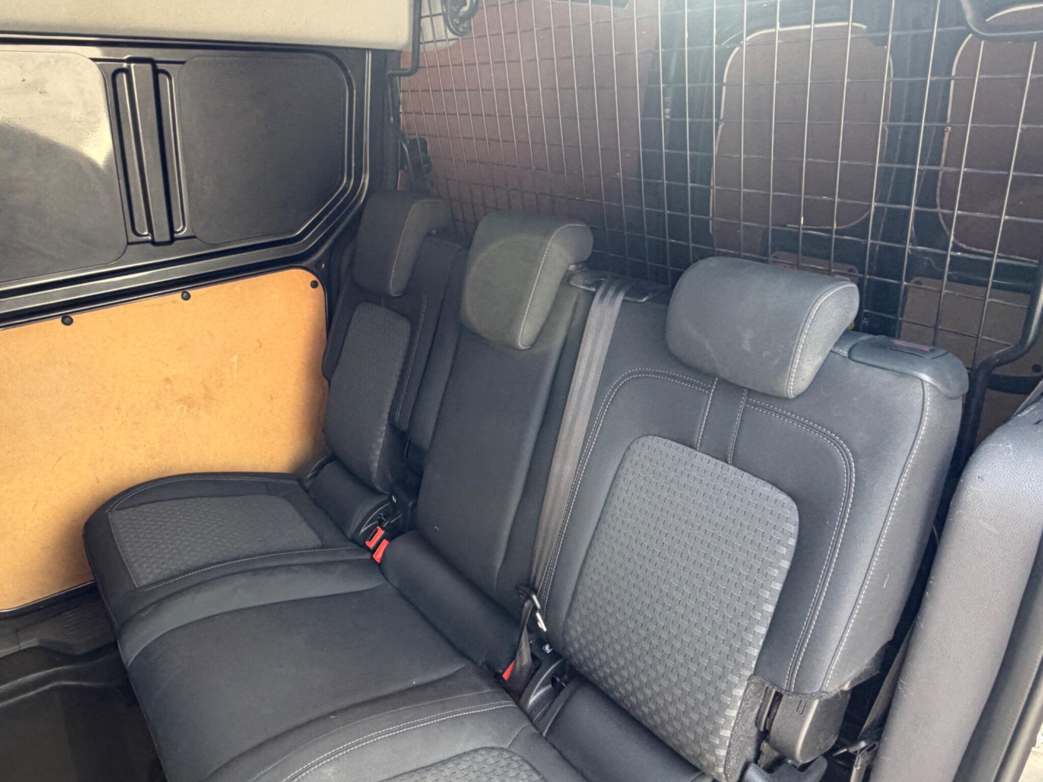 Ford Transit Connect view 32