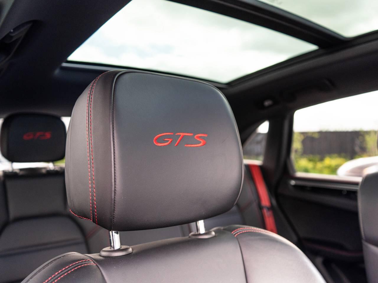 Porsche Macan view 44
