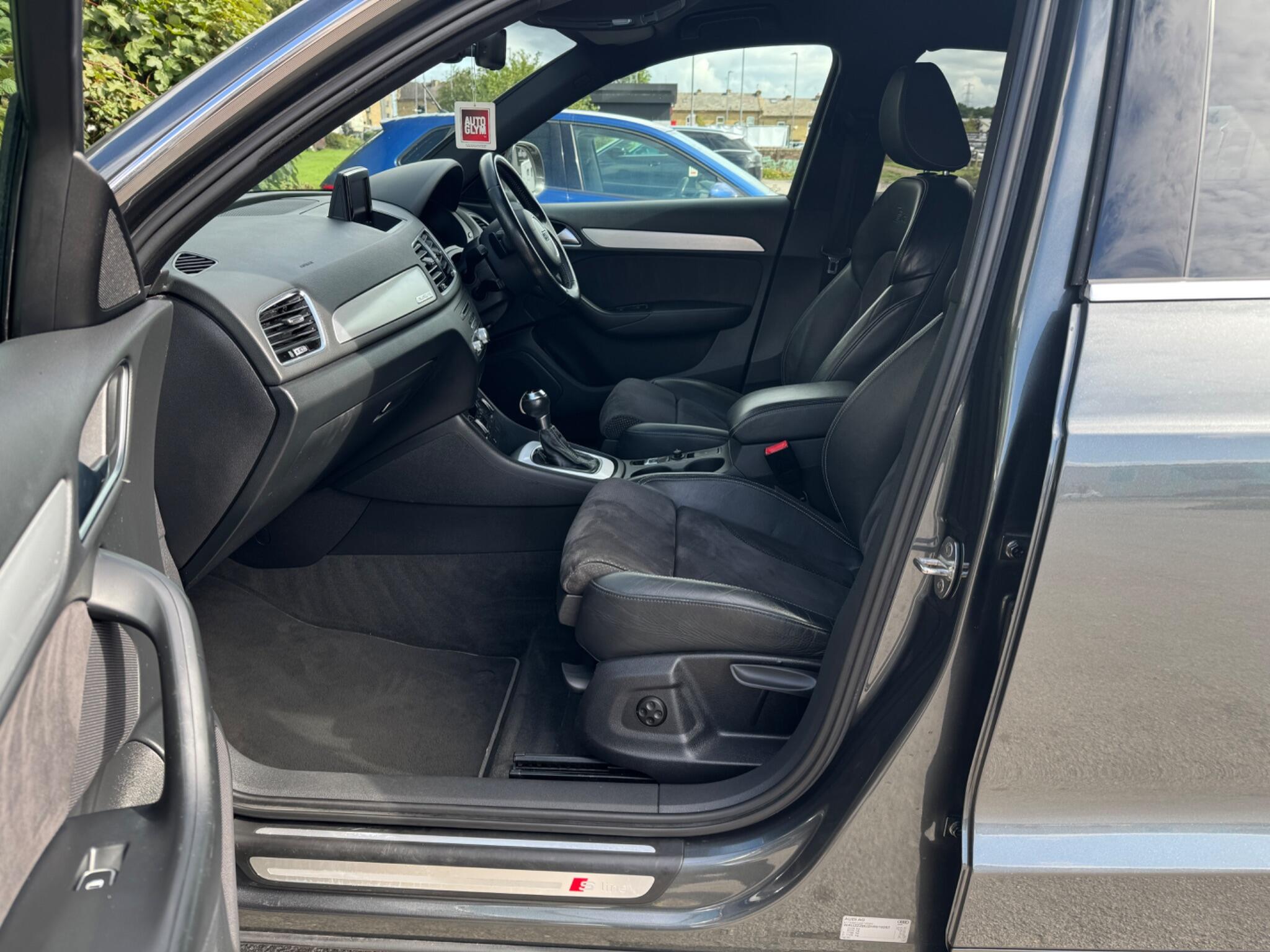 Audi Q3 view 52