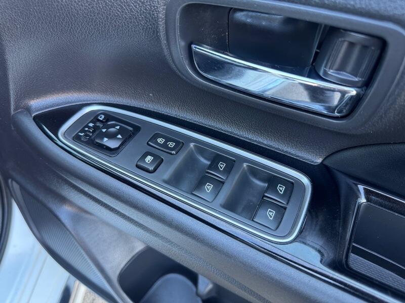 Mitsubishi Outlander view 36