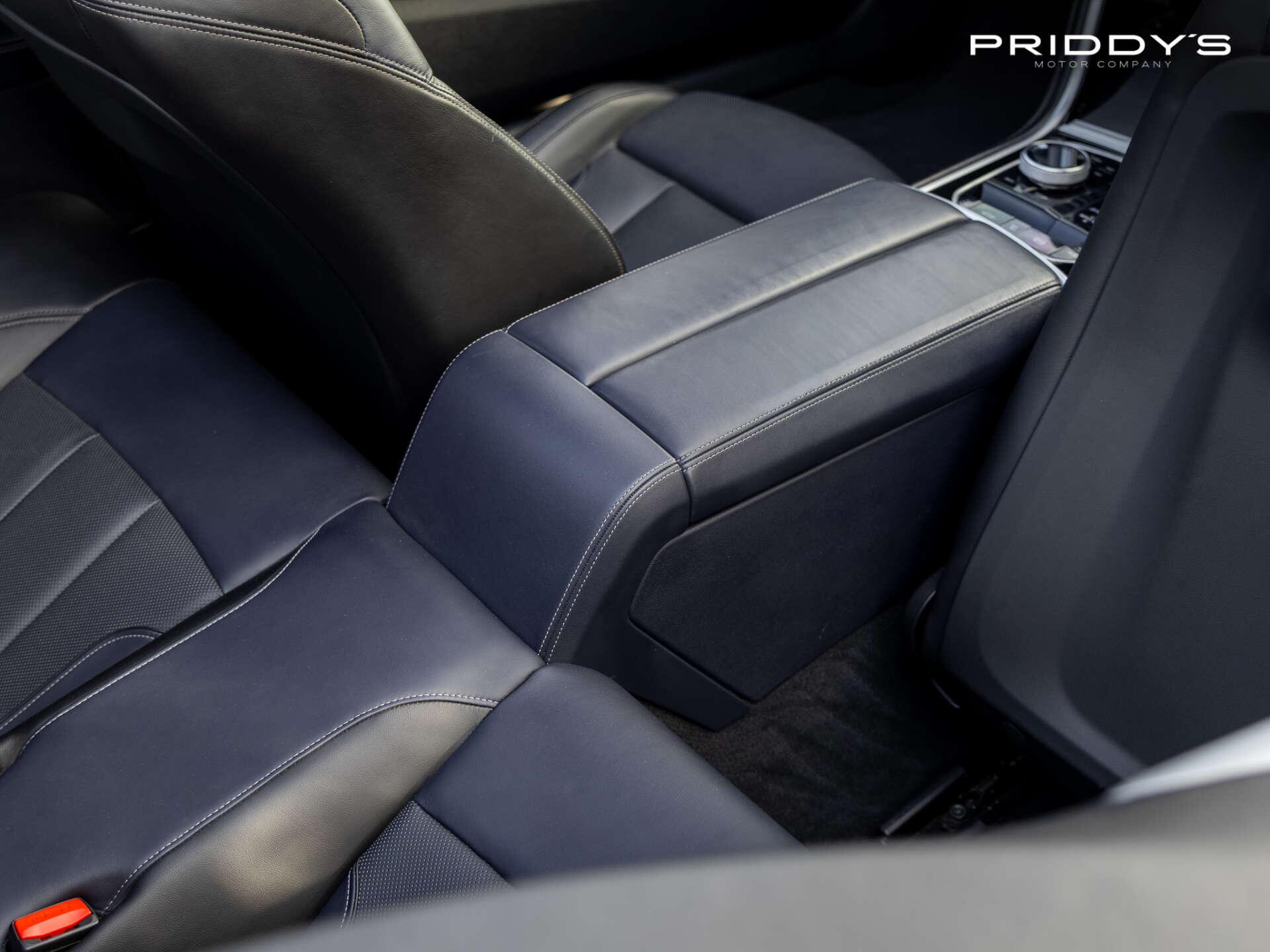 BMW 8 Series view 26