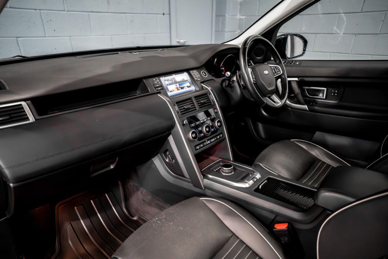 Land Rover Discovery Sport view 13