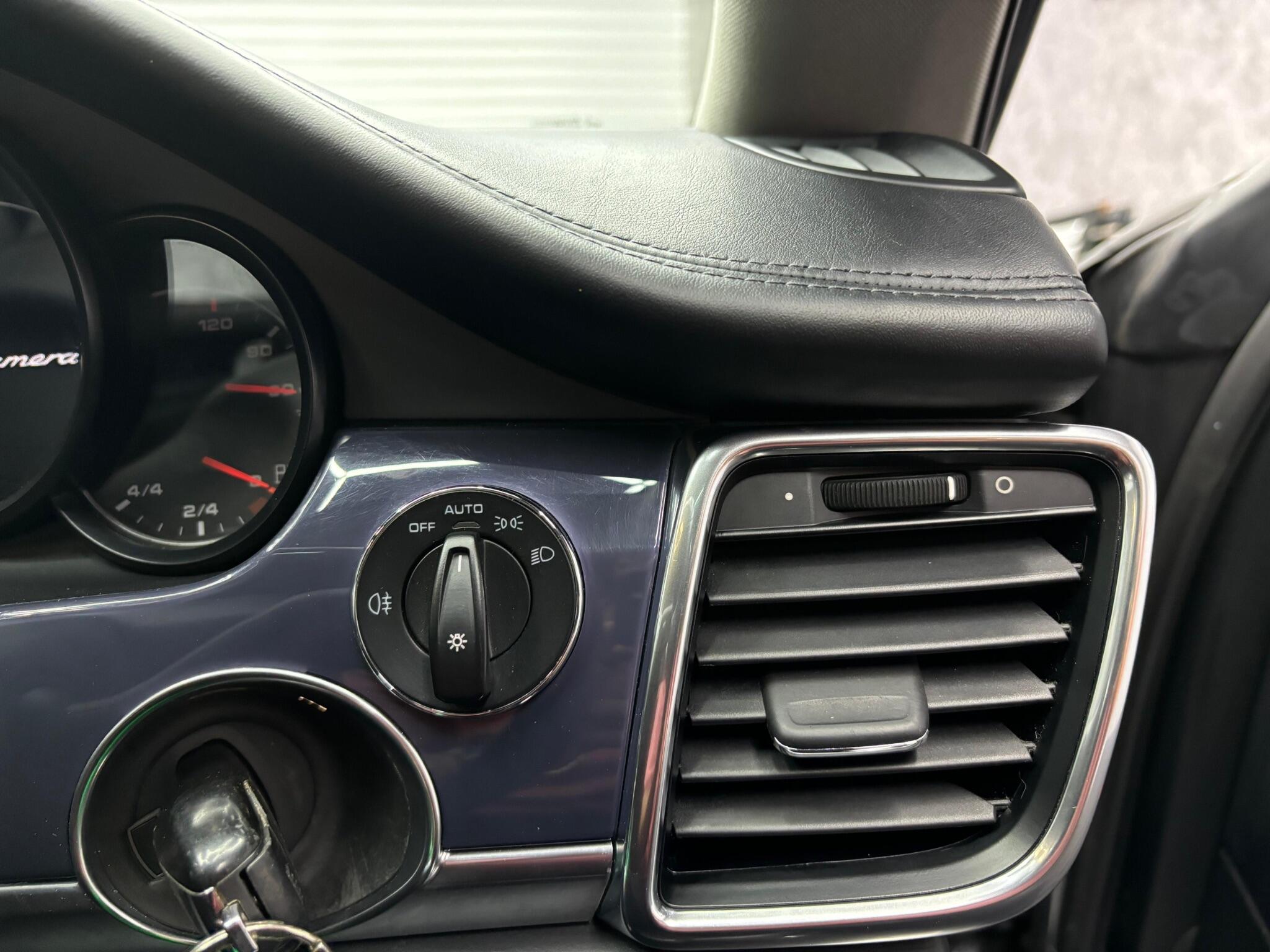 Porsche Panamera view 16