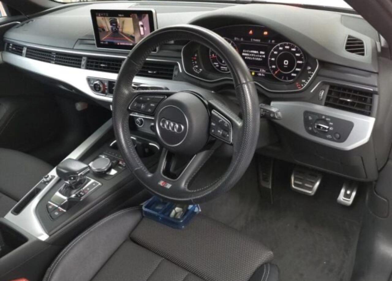 Audi A4 view 3
