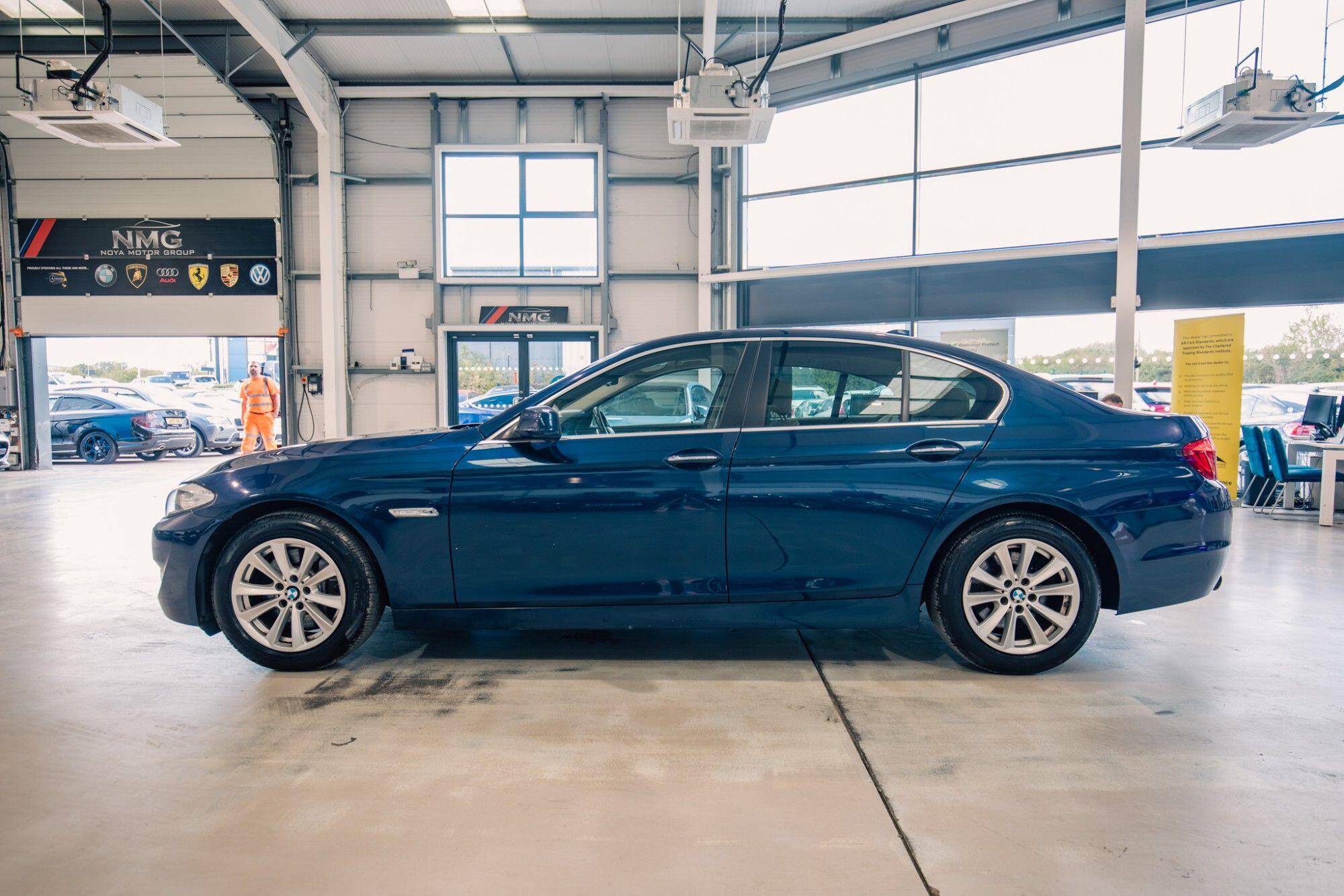 BMW 5 Series view 25