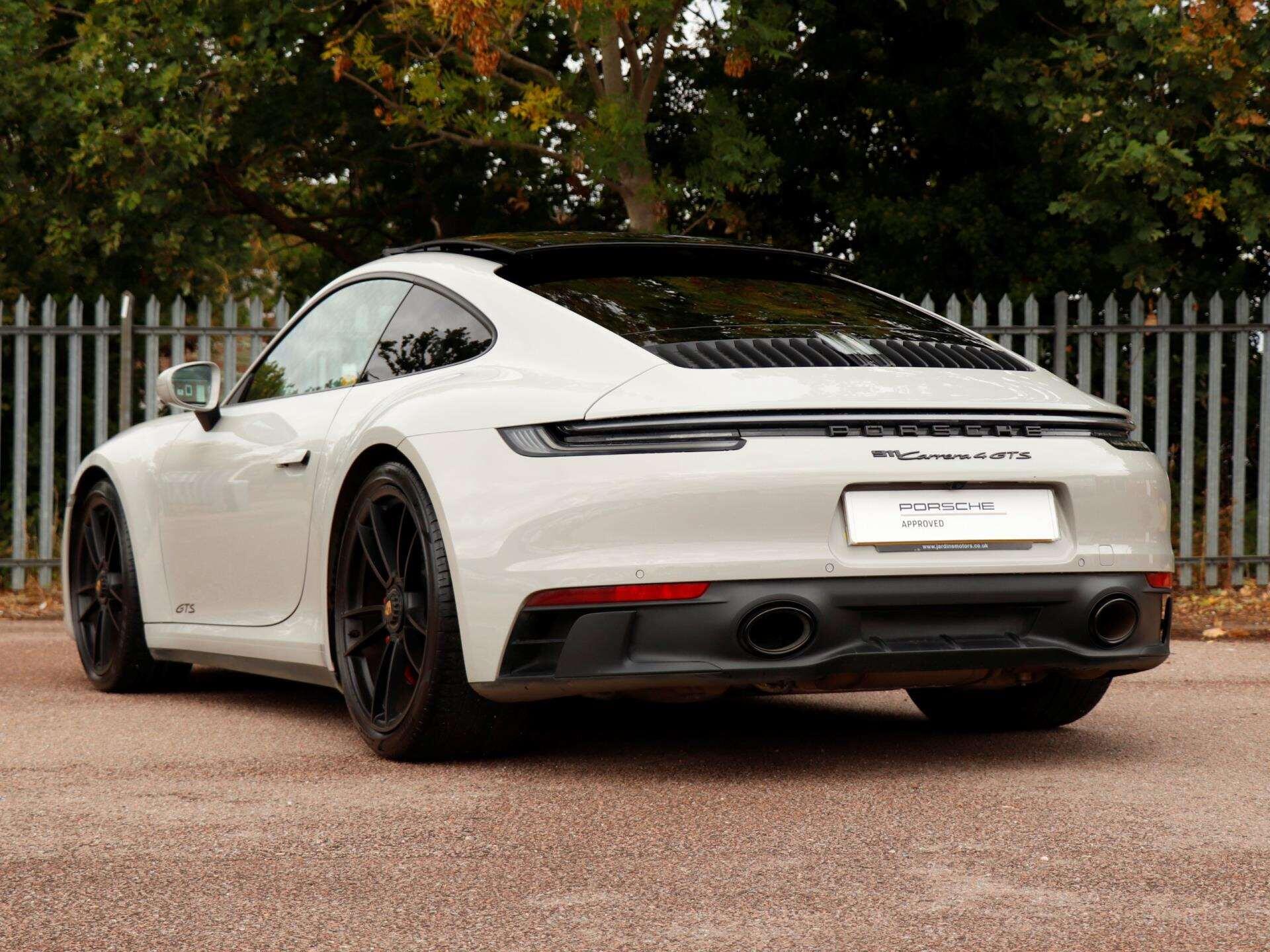 Porsche 911 view 36