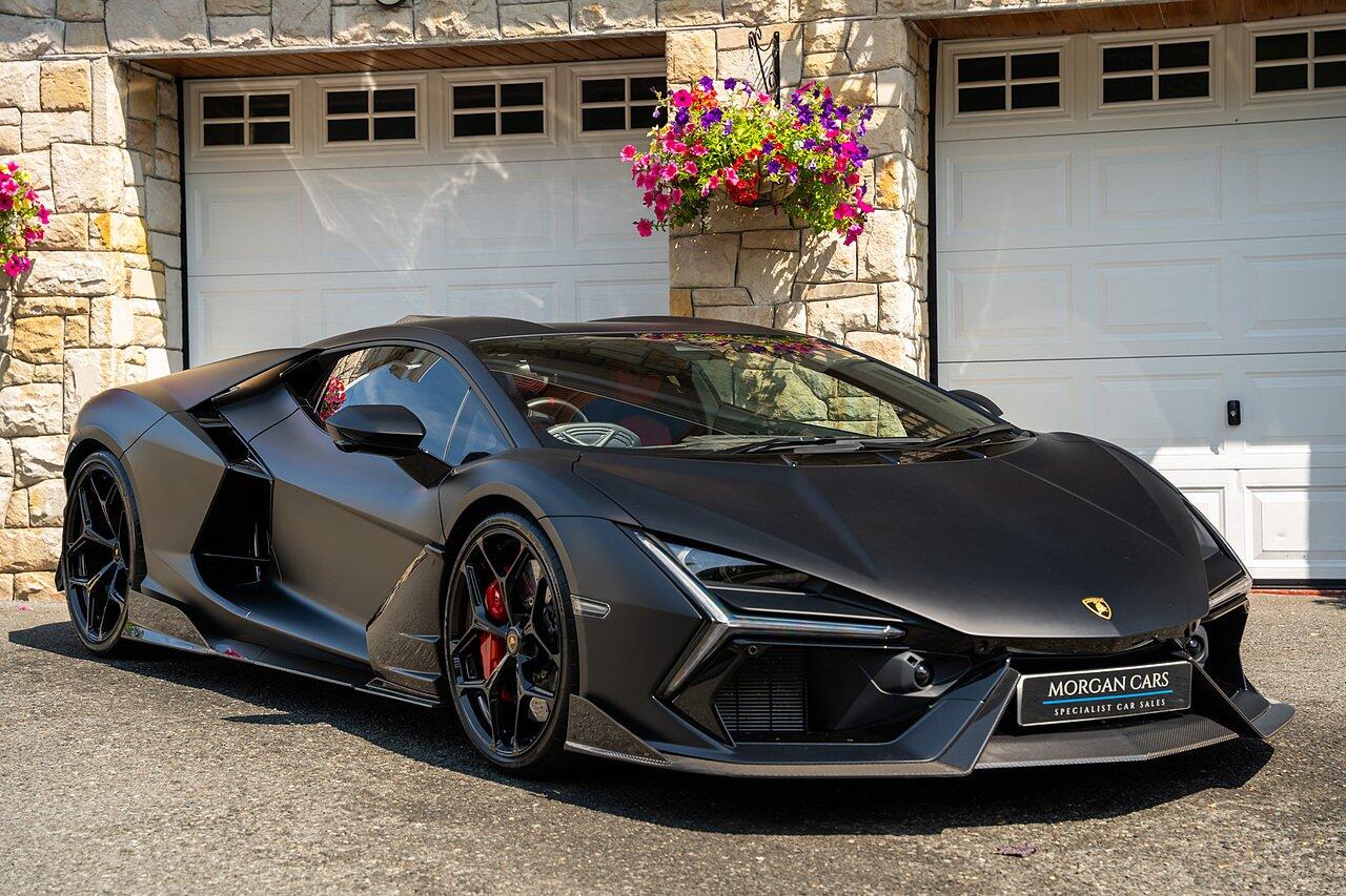 Lamborghini Revuelto view 100