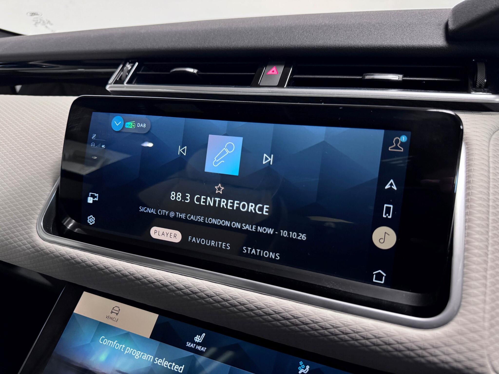 Land Rover Range Rover Velar view 45