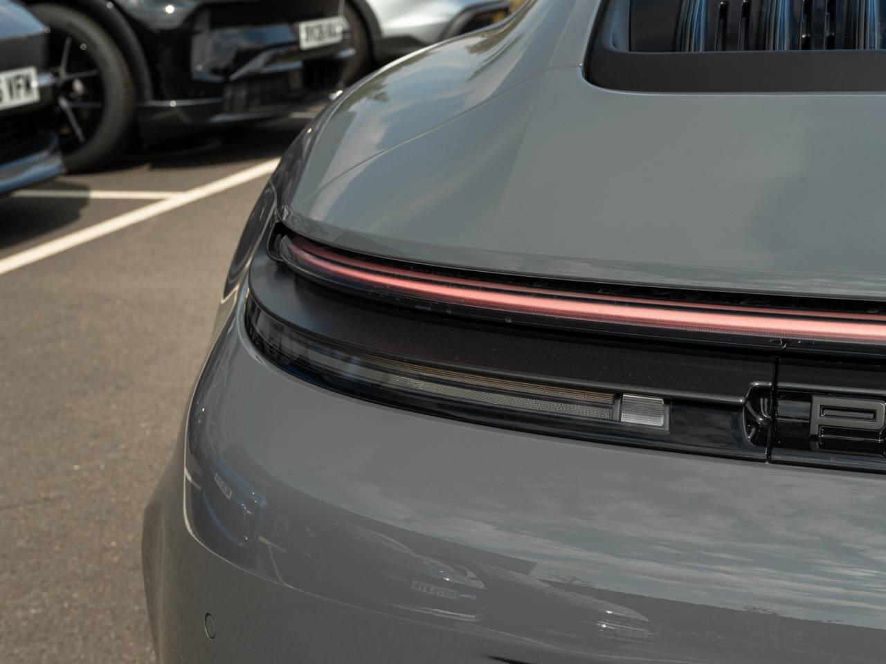 Porsche 911 view 9