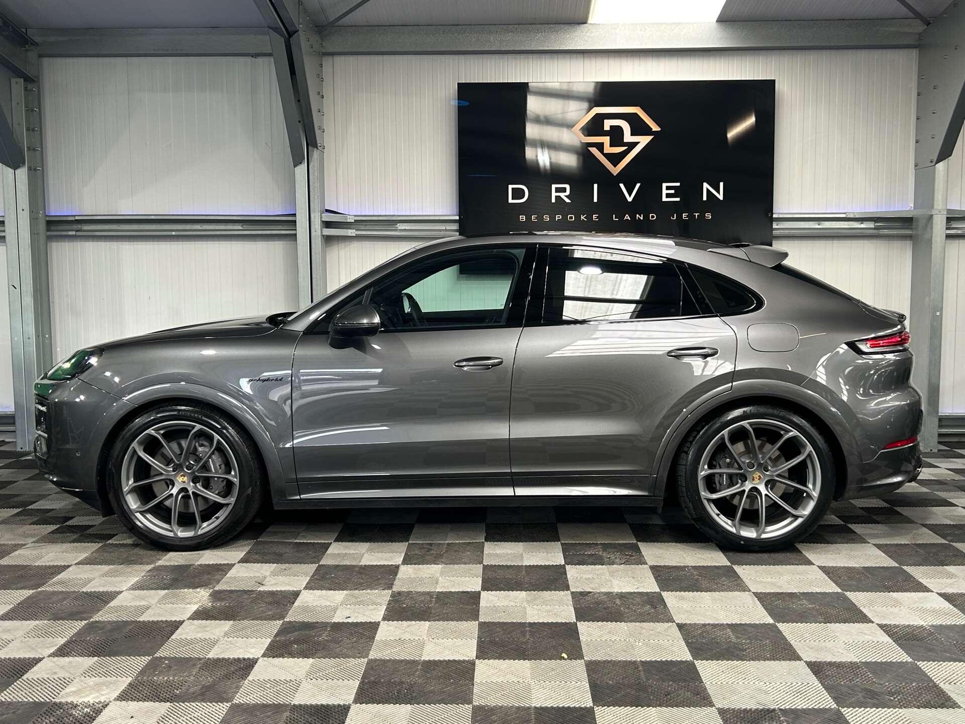 Porsche Cayenne view 12