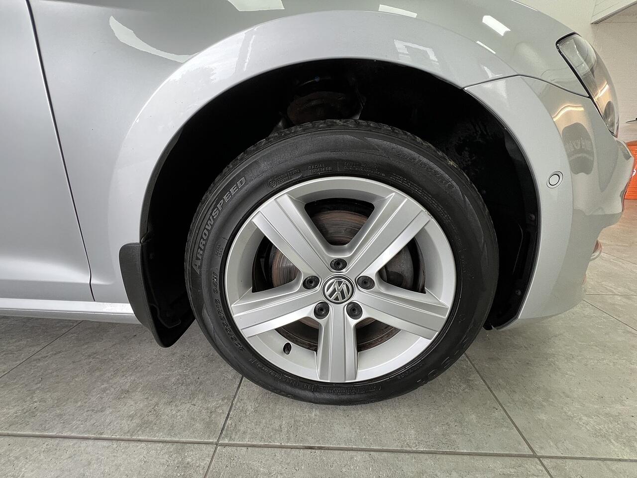 Volkswagen Golf view 23