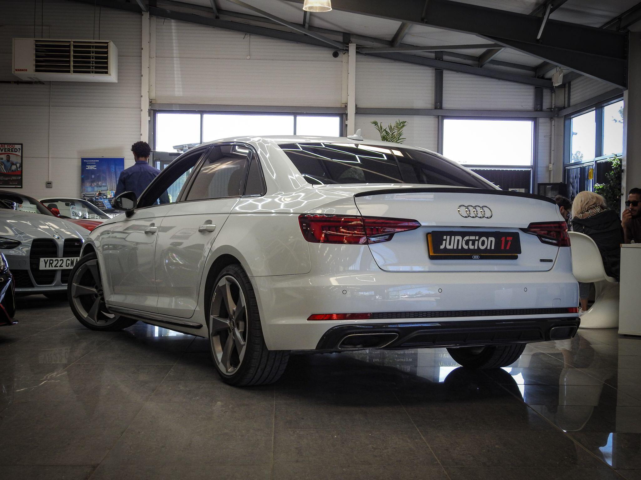 Audi A4 view 4