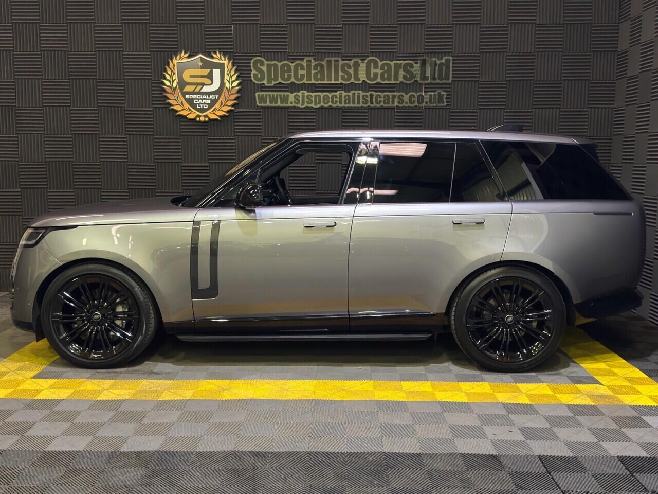 Land Rover Range Rover view 3