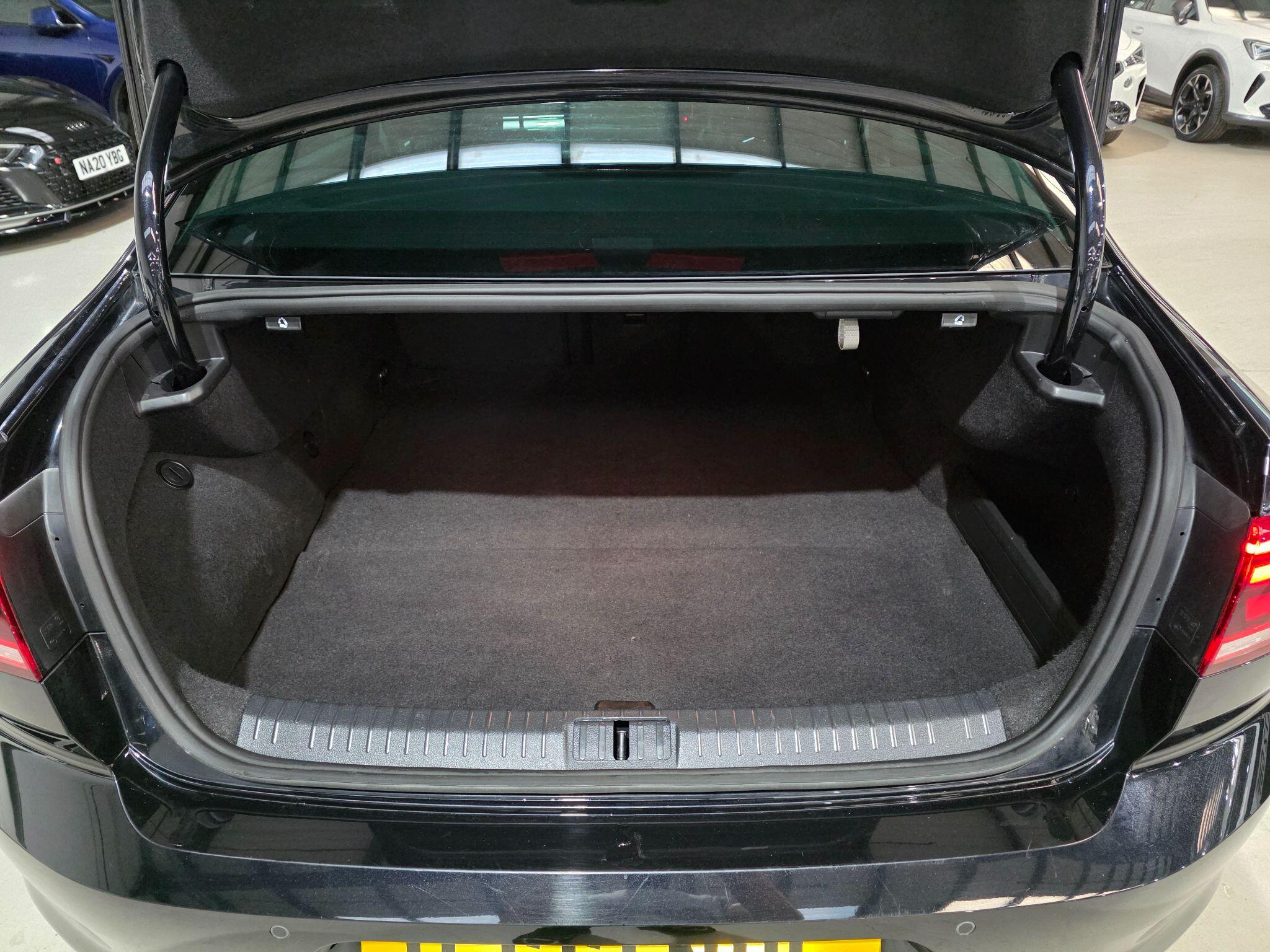Volkswagen Passat view 29