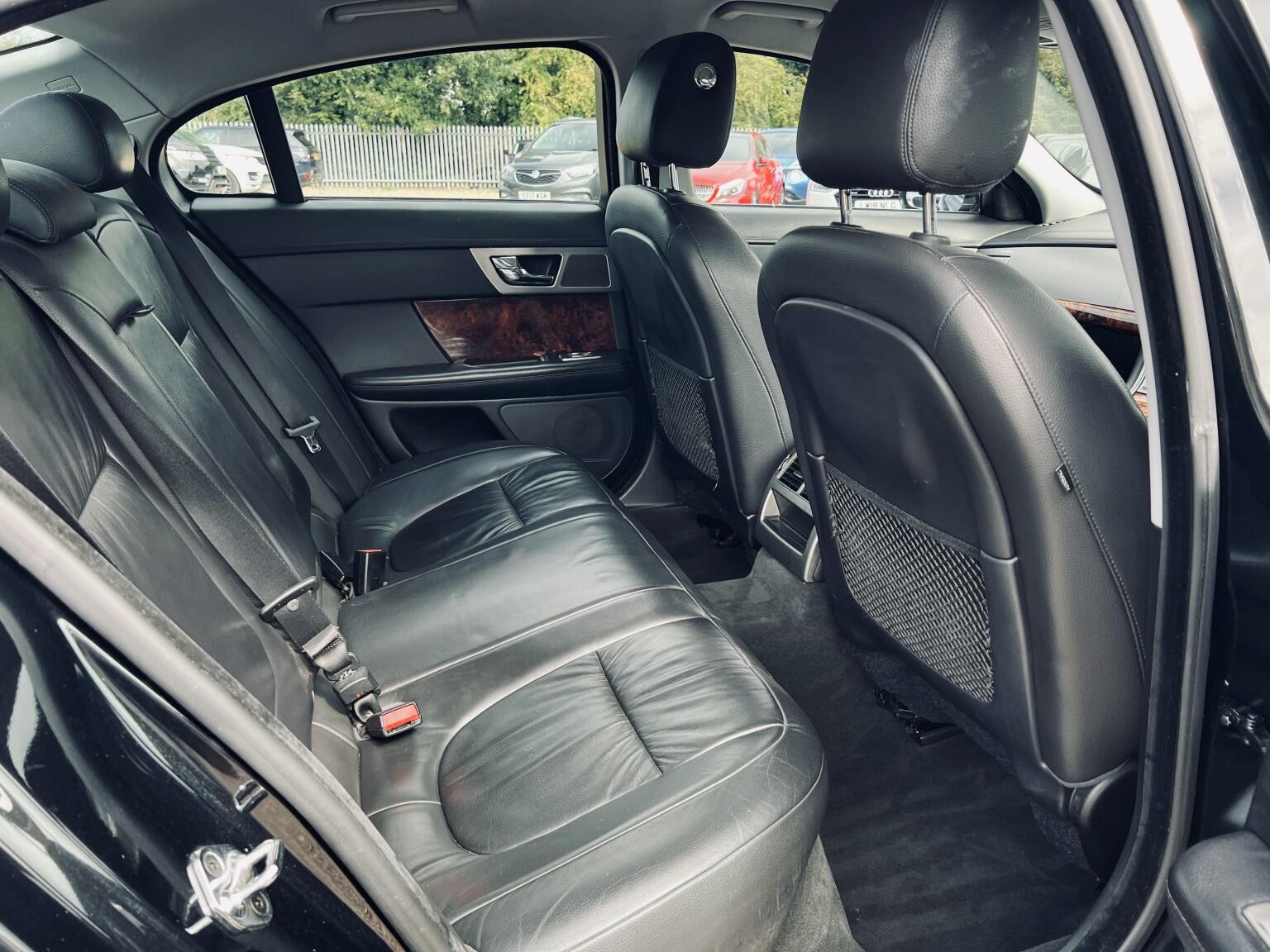 Jaguar XF view 24