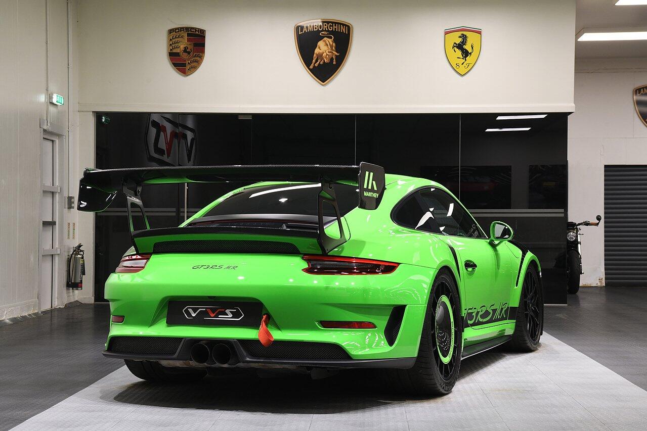 Porsche 911 view 3