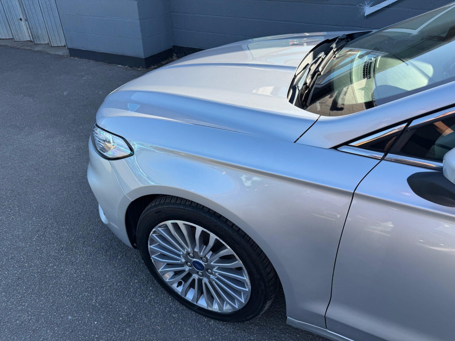 Ford Mondeo view 12