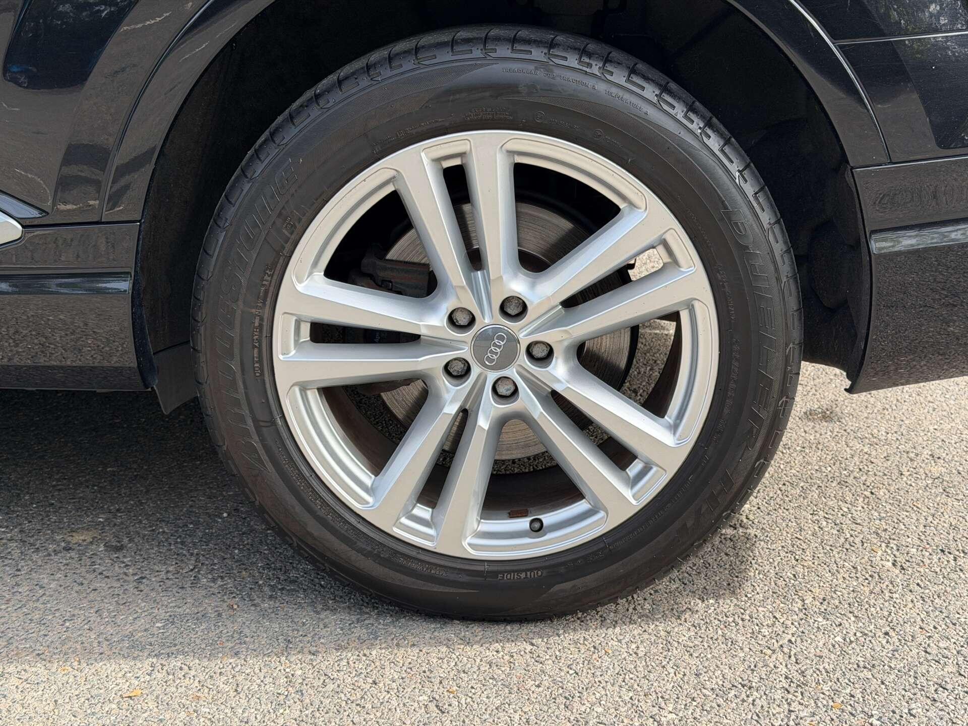 Audi Q7 view 57