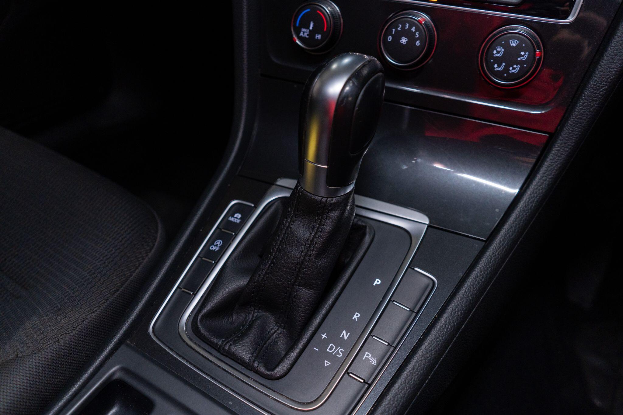 Volkswagen Golf view 16