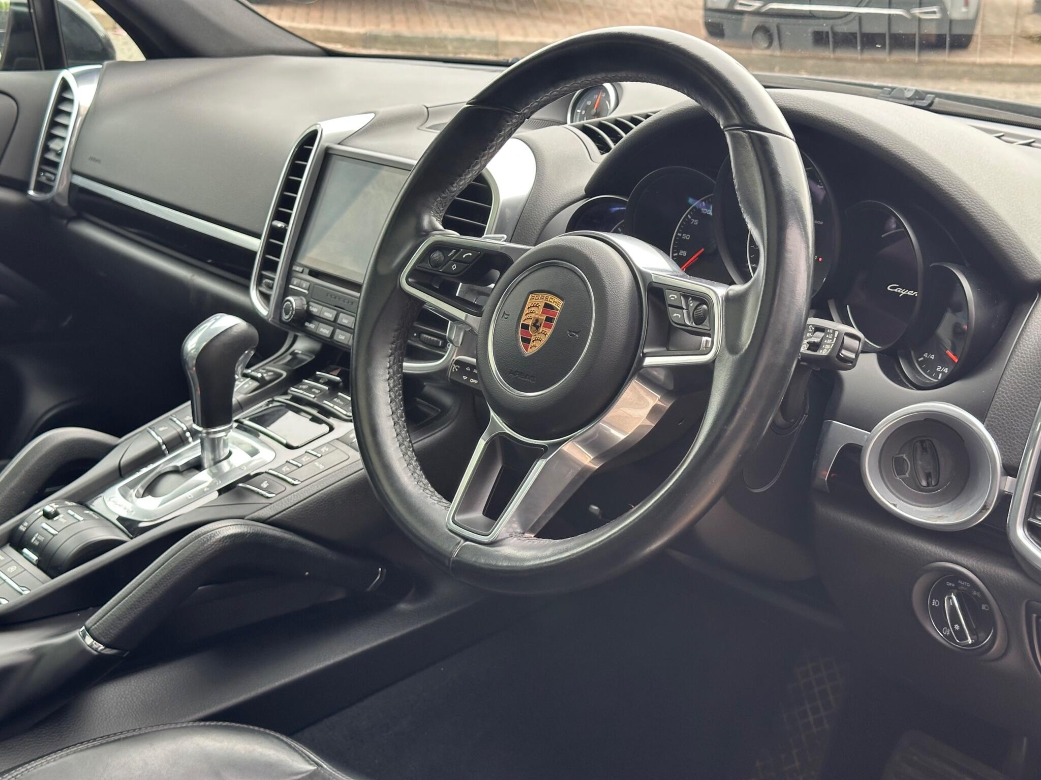 Porsche Cayenne view 19