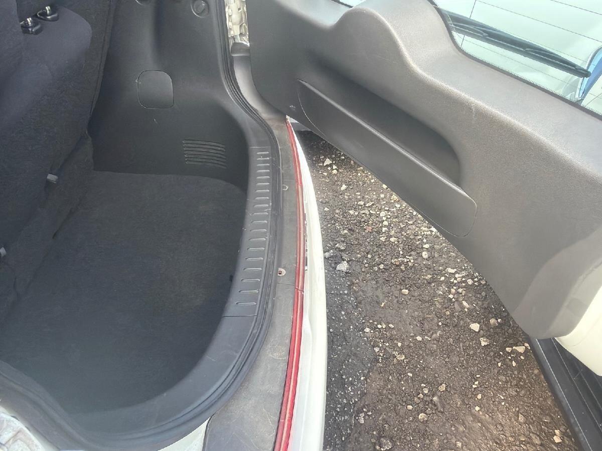 Nissan Cube view 32