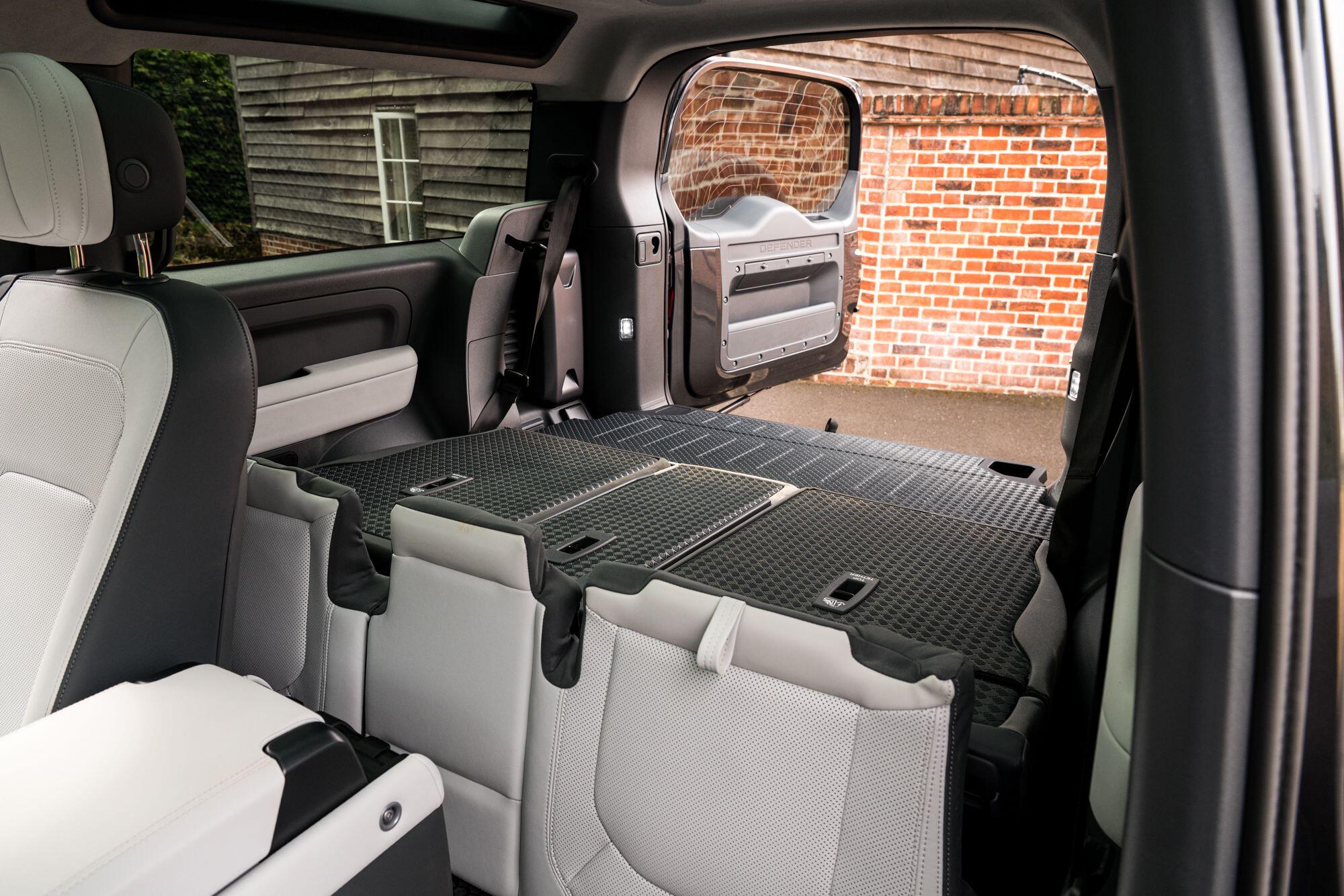 Land Rover Defender 90 view 35