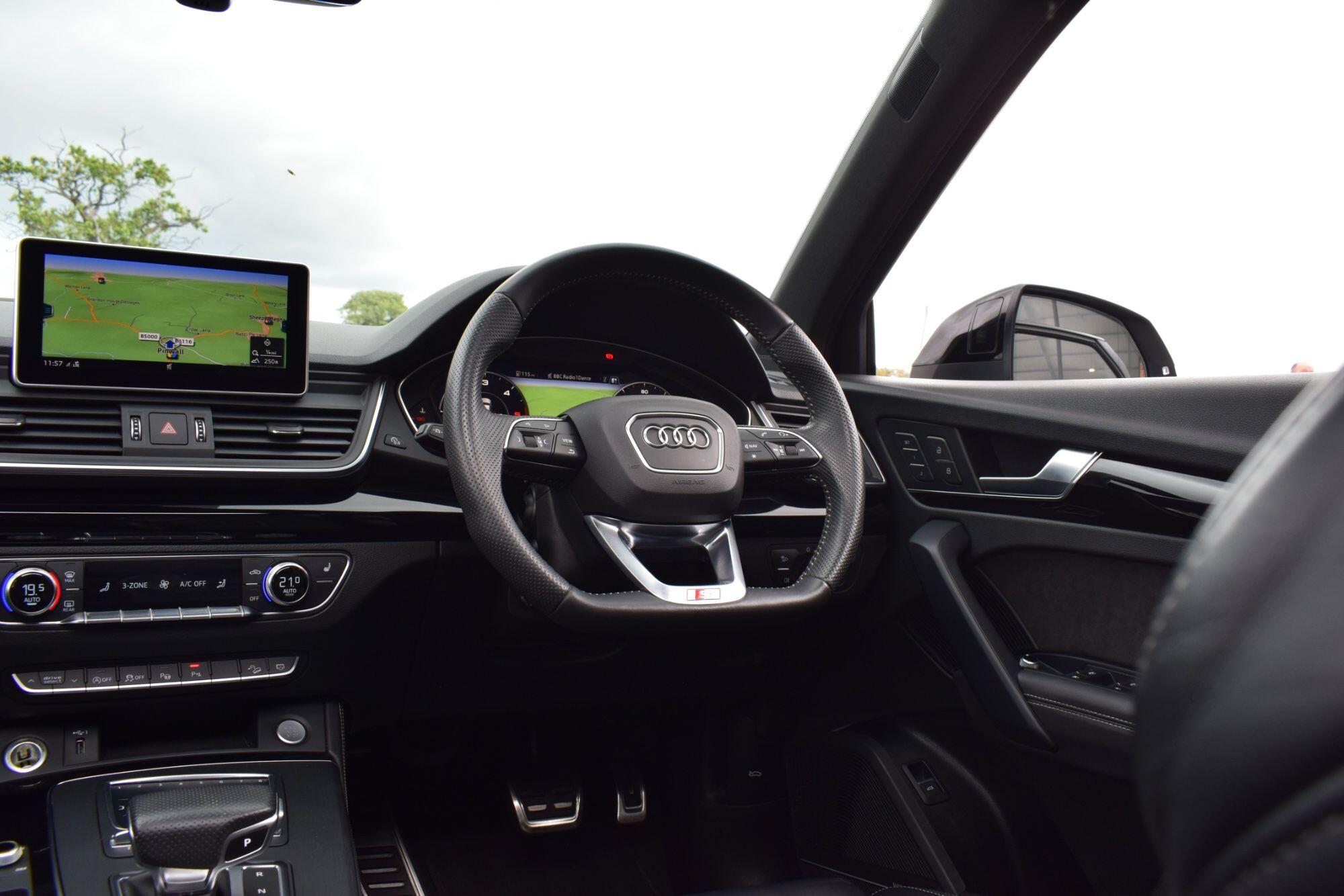 Audi Q5 view 23