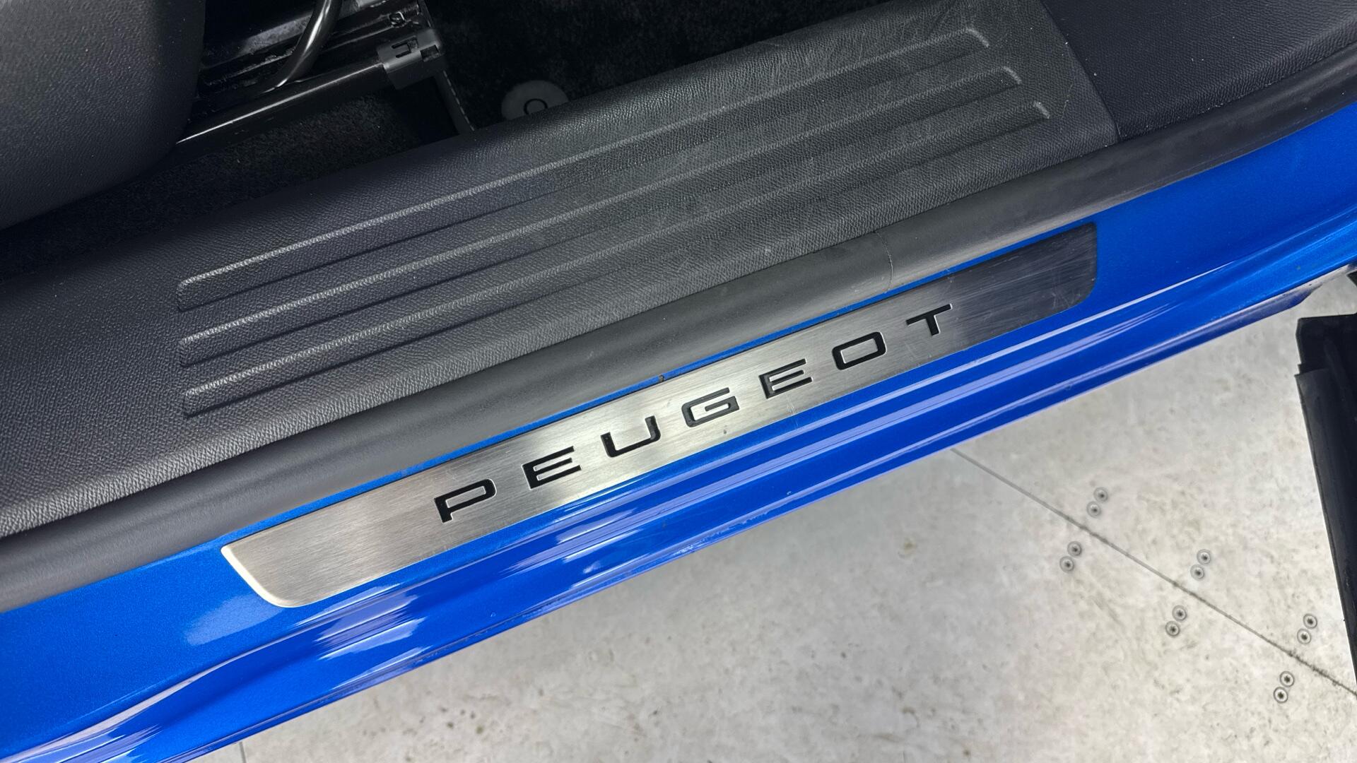 Peugeot 2008 view 17