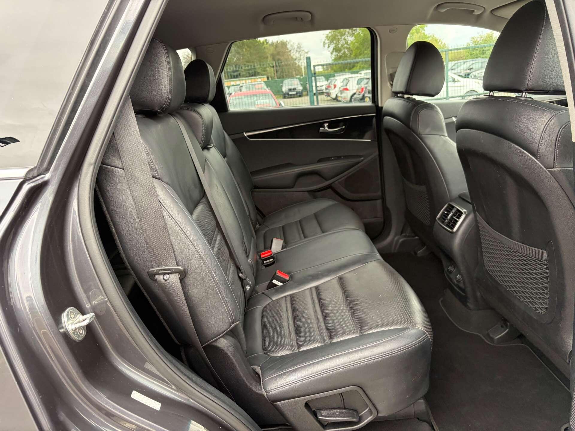 Kia Sorento view 25