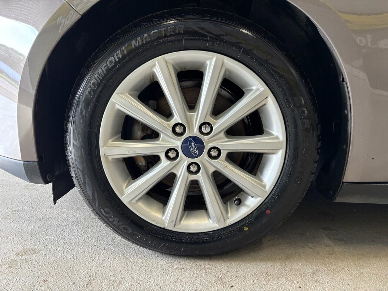 Ford Focus view 9