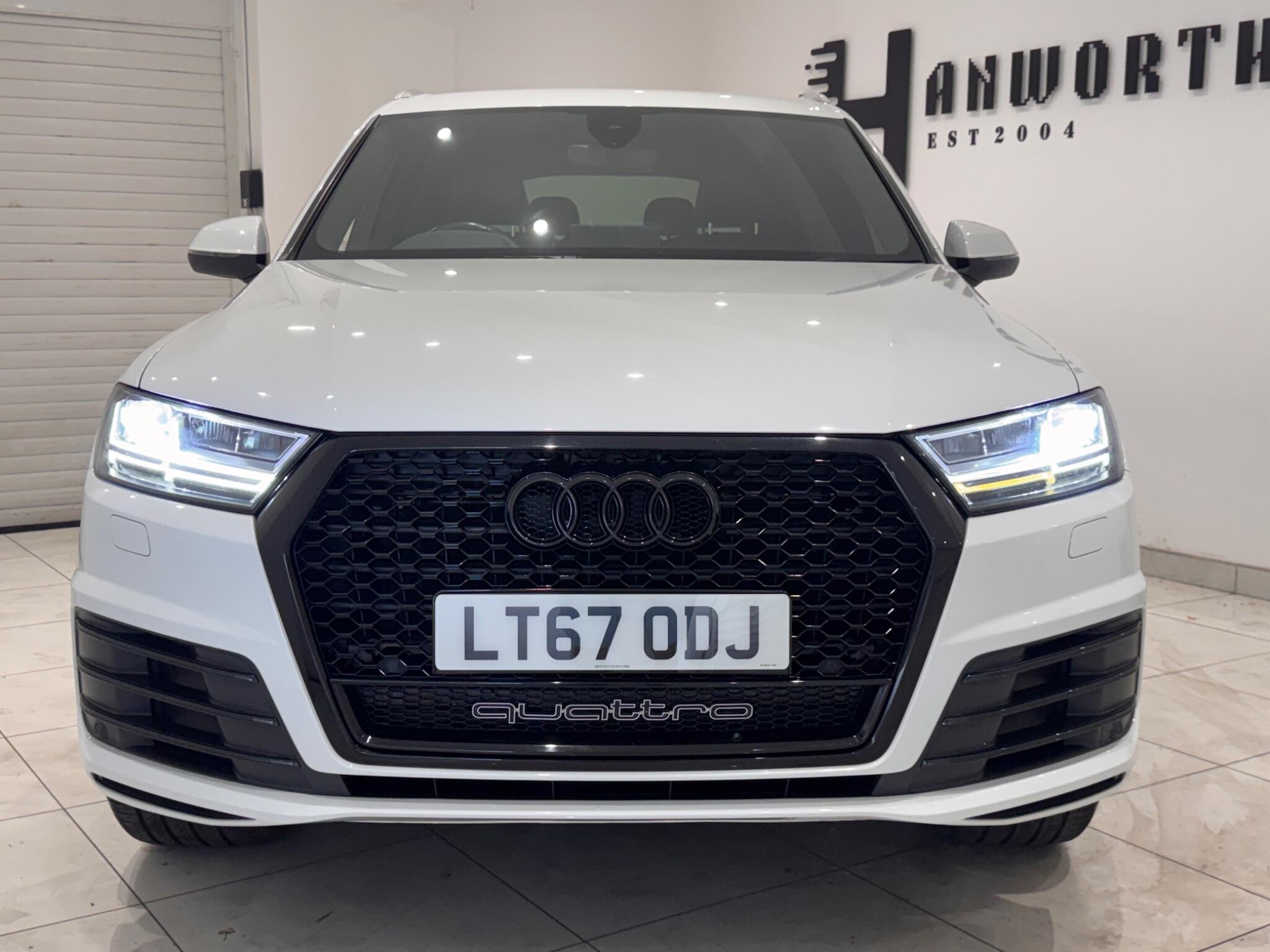 Audi Q7 view 6