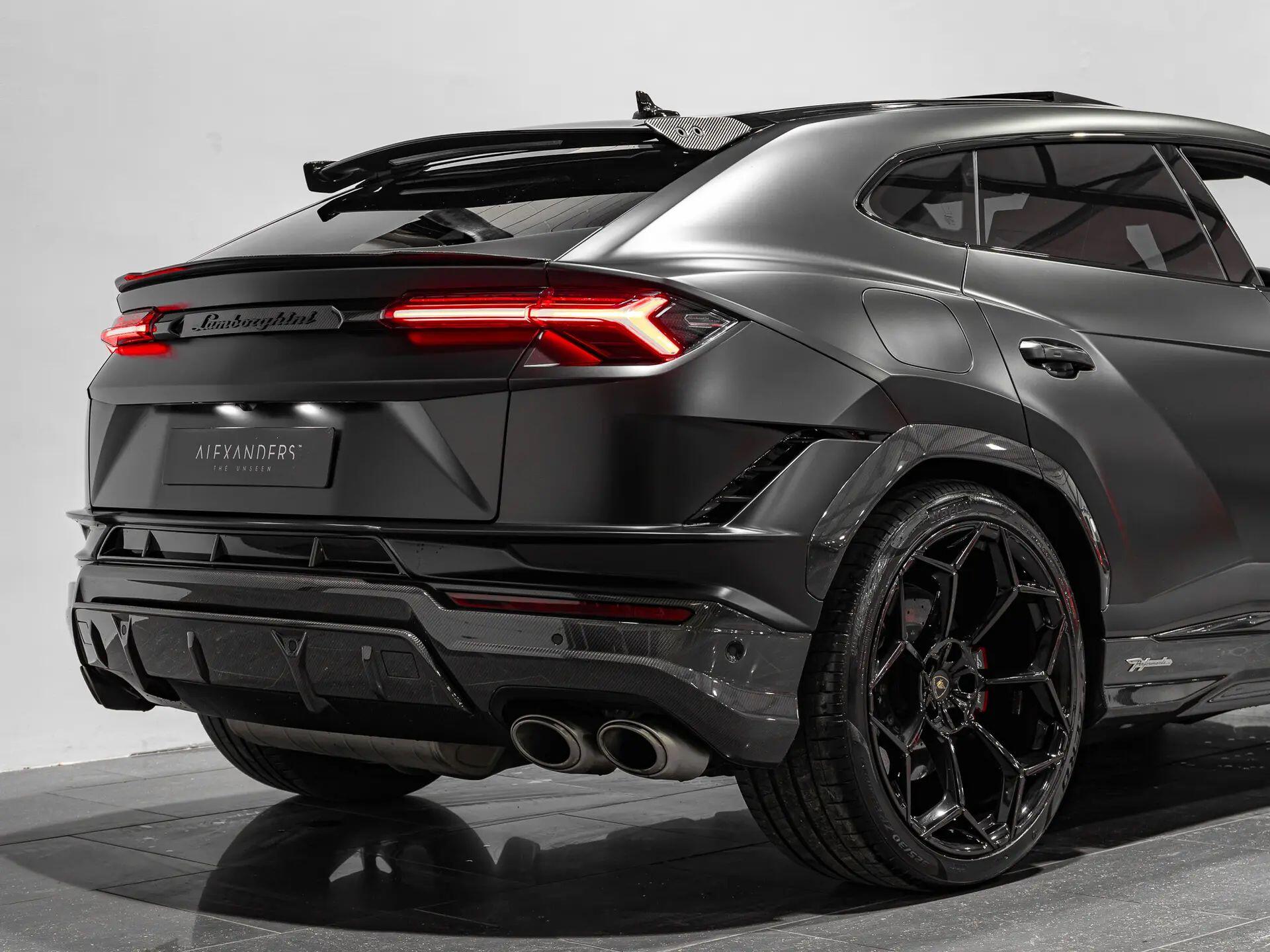 Lamborghini Urus view 12
