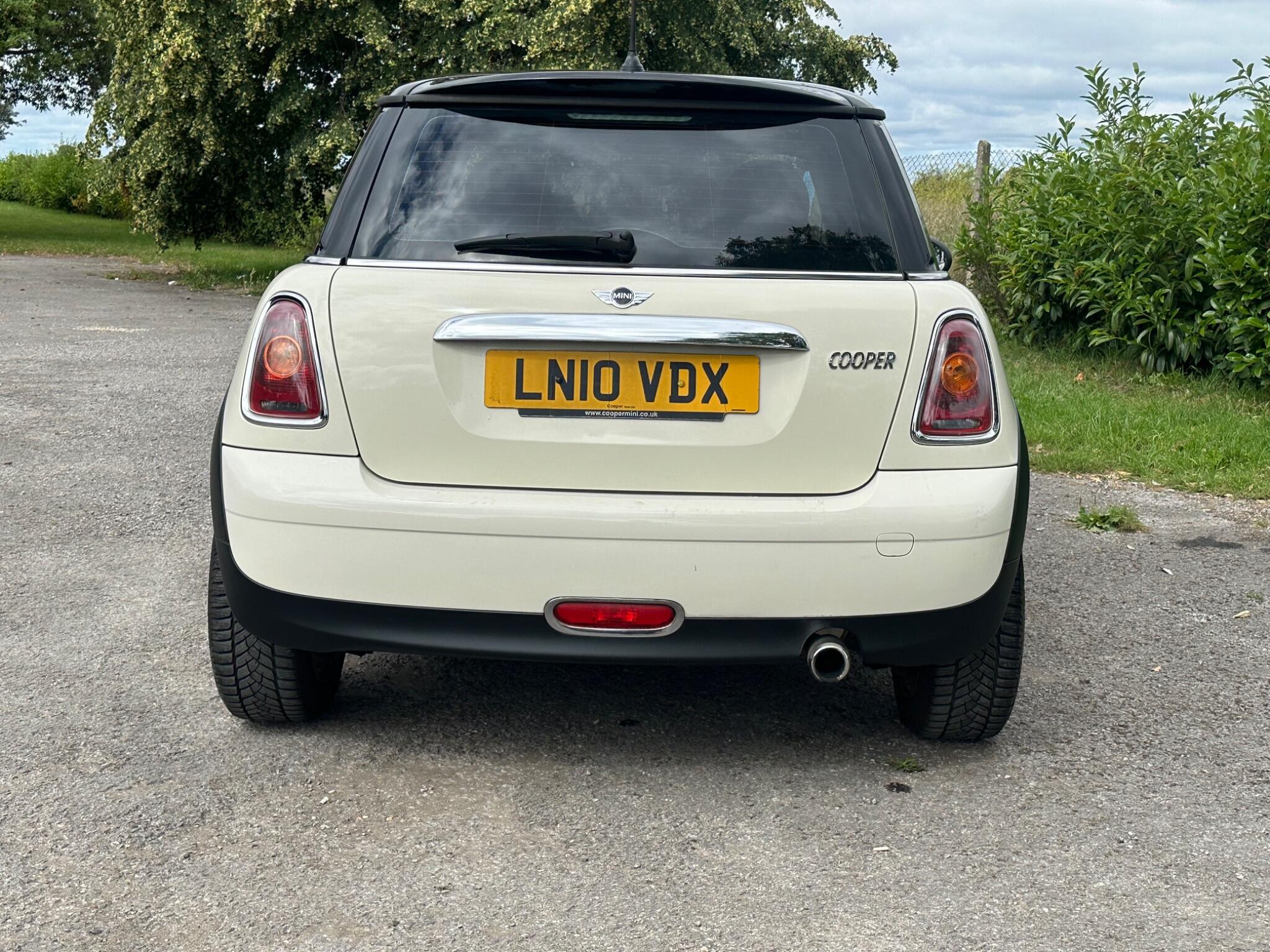 Mini Hatch view 19